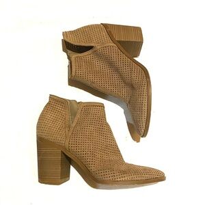 DV Dolce Vita Perforated Tan Stacked Heel Ankle Booties Women's 10